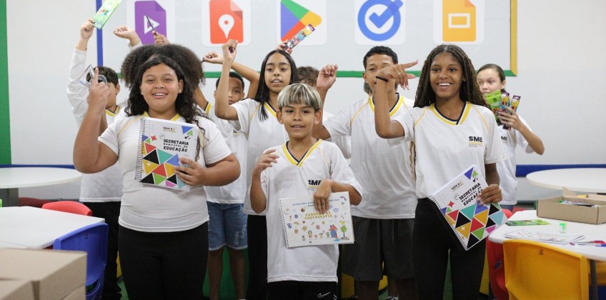 Prefeitura de Volta Redonda inicia entrega de kits escolares para alunos da rede municipal de ensino